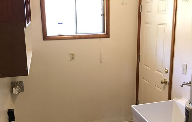 1 bed, 1 bath, $1,100, Unit 140