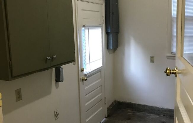 2 beds, 1 bath, $850