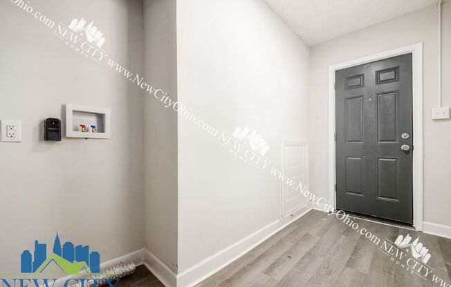 878-878 1/2 Sullivant Ave
