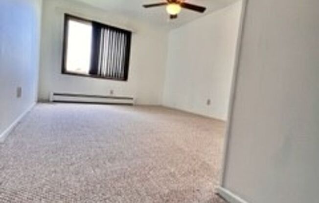 1 bed, 1 bath, $1,385, Unit Unit 215