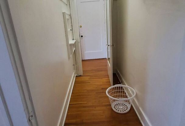Studio, 1 bath, 412 sqft, $1,389, Unit 104
