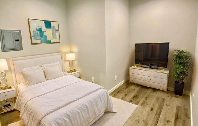 Sweet Spot Alert! Cozy 1 Bed in the Heart of LA