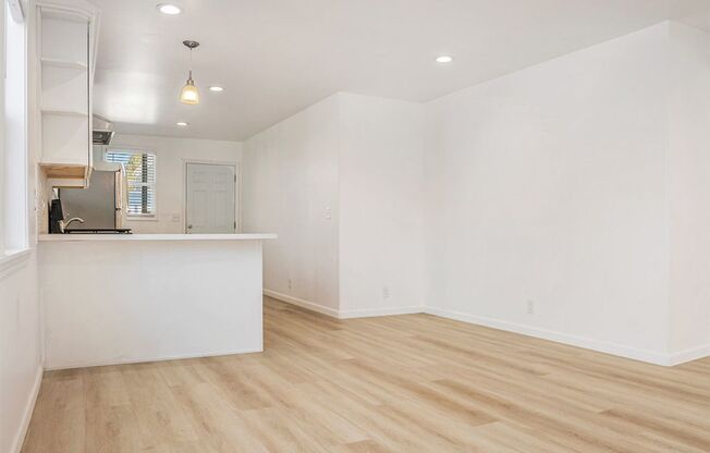 2 beds, 2 baths, $2,675, Unit 756 Taylor Ave #D