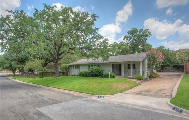 MIDCENTURY MODERN HOME IN CRESTWOOD