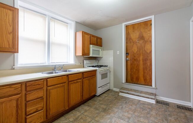 ARG LLC, 3355 N. Troy Series