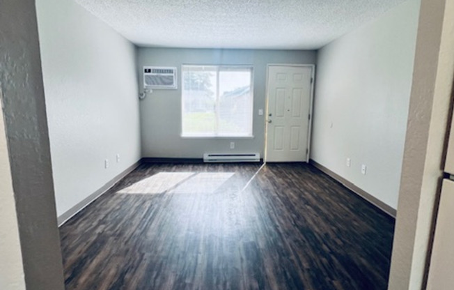 2 beds, 1 bath, 675 sqft, $1,399, Unit 30