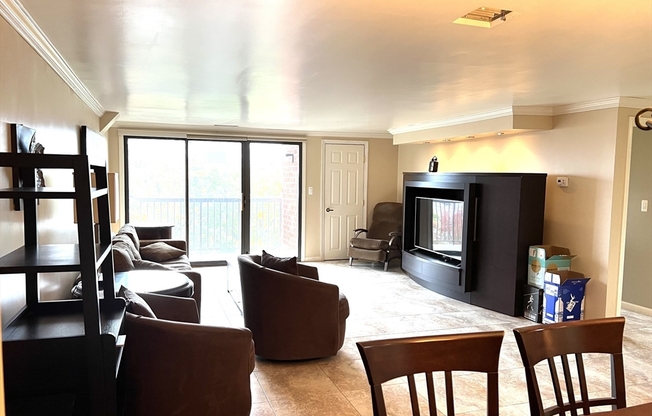 3 beds, 2 baths, 1,644 sqft, $3,800, Unit 711