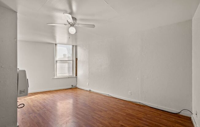 1 bed, 1 bath, 800 sqft, $699, Unit 103 W Lincoln Ave #11