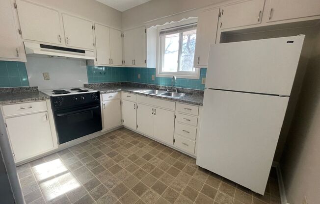 2 beds, 1 bath, $1,100, Unit -