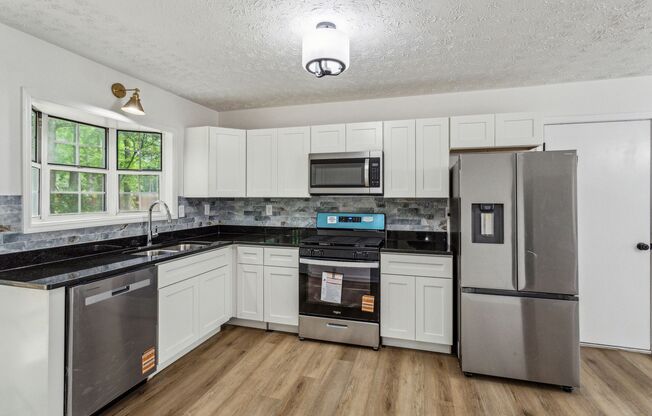 3 bed 3 bath in Jonesboro!