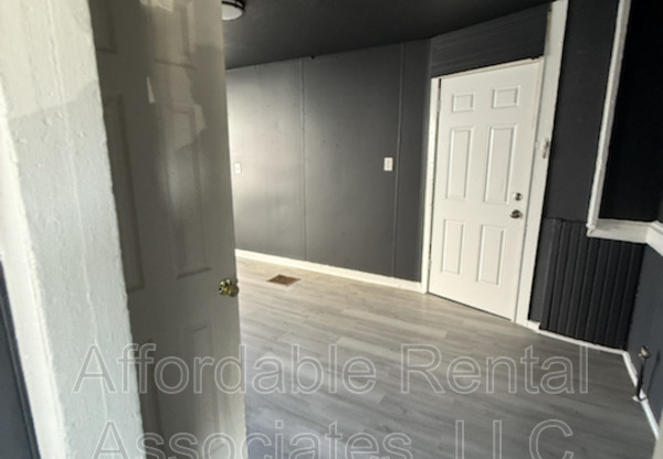 1643 S 1 ST