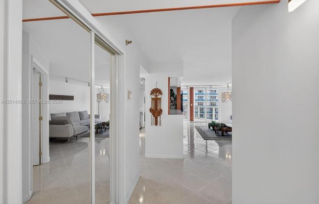 2401 Collins Ave