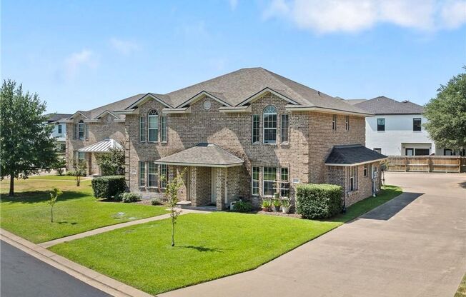 Great 3 Bed, 3 Bath Duplex for Fall 2026 Pre-Lease