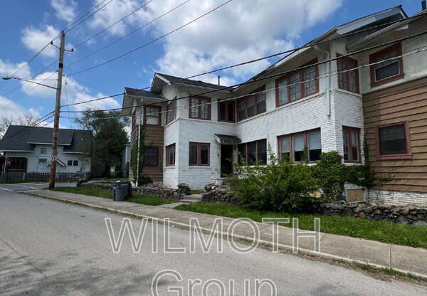 634 E 37 ST