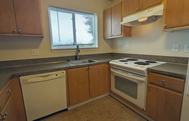 2 beds, 2 baths, 994 sqft, $1,395, Unit E106