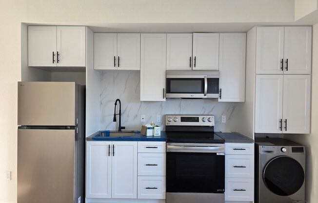 Studio, 1 bath, 327 sqft, $1,815, Unit 302