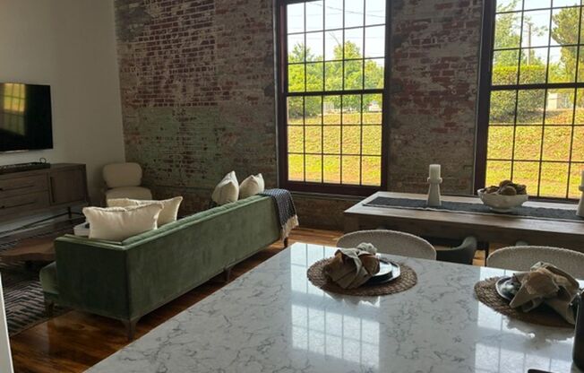 1 bed, 1 bath, 780 sqft, $1,300, Unit F-107