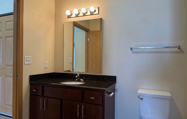 1 bed, 1 bath, 718 sqft, $985, Unit 605-307