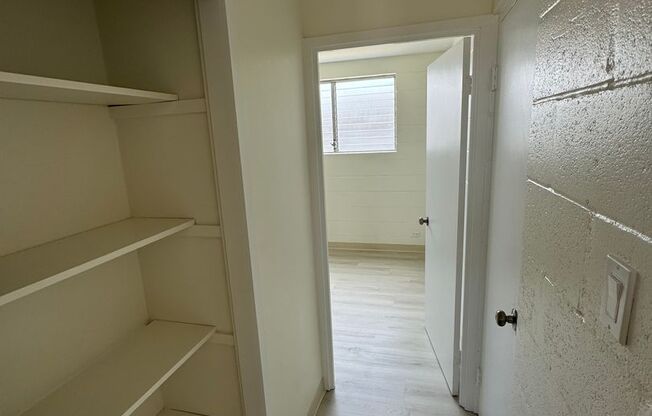 2 beds, 1 bath, $2,100, Unit 6