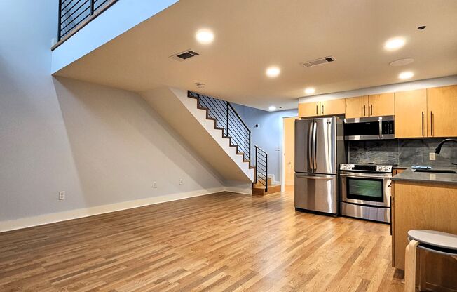 Amazing downtown condo in the heart of Deep Deuce is a must see!! HALF OFF FIRST FULL MONTHS RENT!!