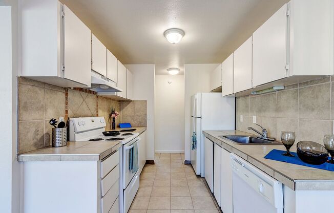 3 beds, 1 bath, 900 sqft, $1,850, Unit 18