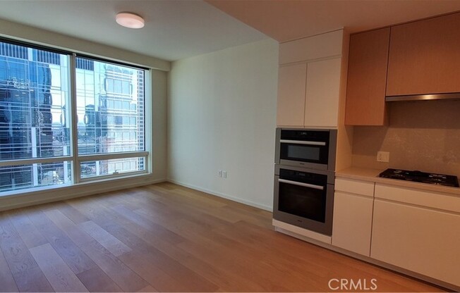 1 bed, 1 bath, 695 sqft, $2,700, Unit 2403