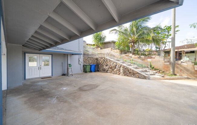 3 Bedroom 2 Bathroom 2 Tandem parking - pet negotiable $3400 - 1007 Wiliki Unit B