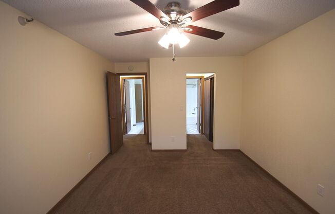 2 beds, 2 baths, 915 sqft, $1,695, Unit 318