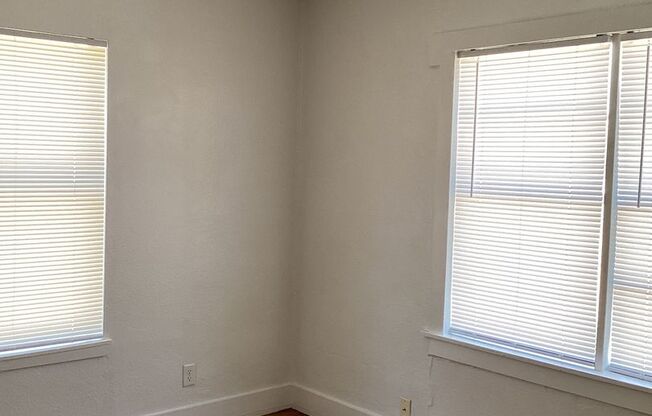 Newly Renovated 3 Bed Home! Located in Portales !