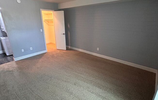 2 beds, 1 bath, 930 sqft, $1,109, Unit 009