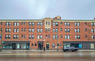 3335 Diversey