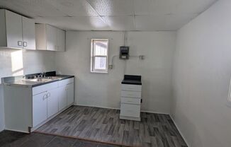 1 bed, 1 bath, 400 sqft, $700, Unit Apt 4