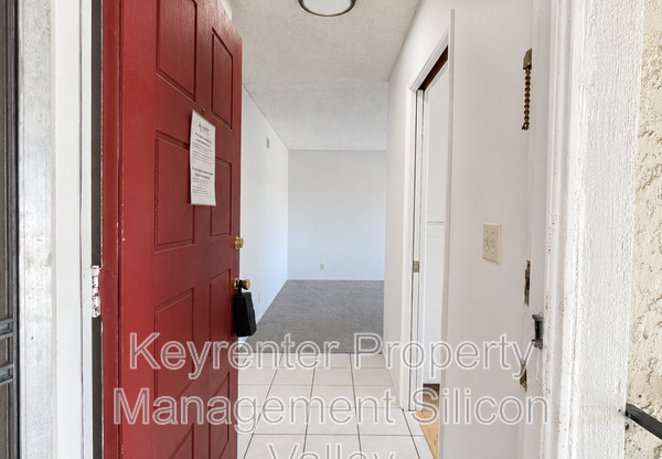 1104 DELNA MNR LN
