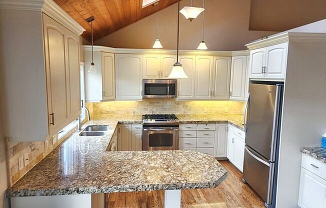 Large Private Luxury Home in Pinebrook  Estates