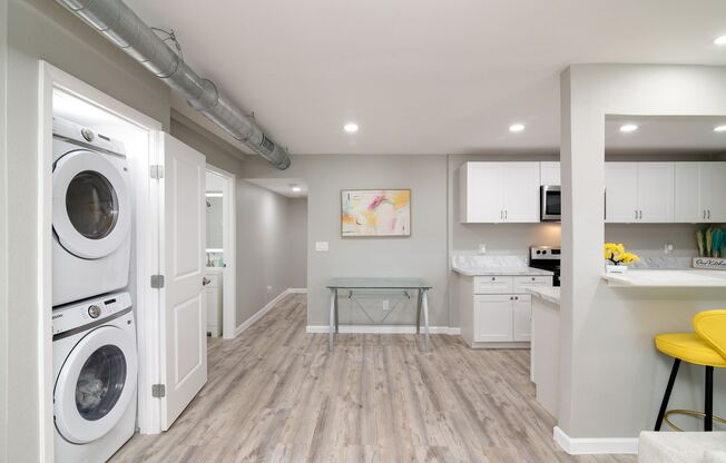 2 beds, 2 baths, 959 sqft, $1,950