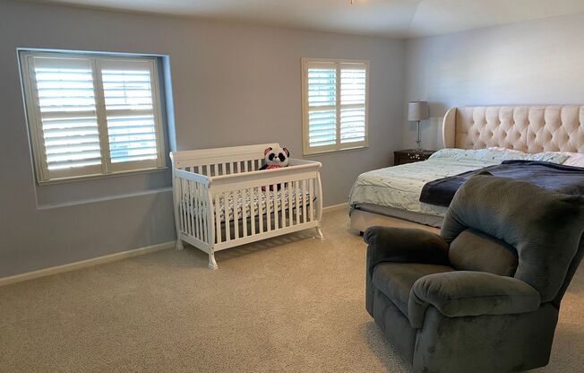 Stunning 5/3 Home LOADED w/Upgrades!  (PLEASE READ ENTIRE AD FOR SHOWINGS)
