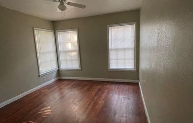 3 beds, 1 bath, $1,200, Unit 1