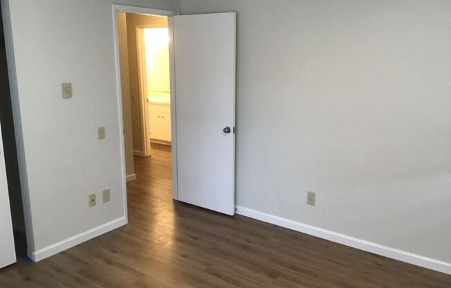 3 beds, 1 bath, 940 sqft, $2,195