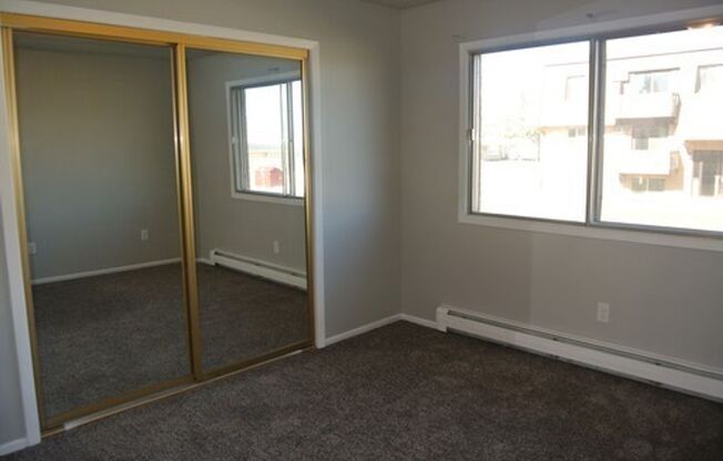 2 beds, 1 bath, $695, Unit 2