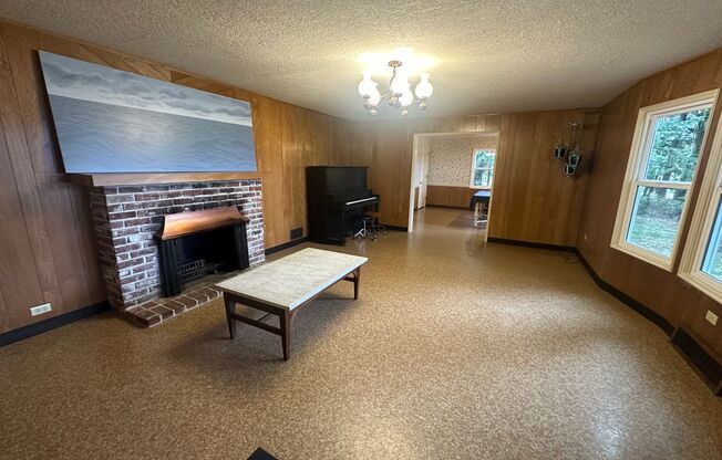 Have it All! Quiet Country Living, Easy Access to US 26/Cornelius Pass Rd. & RV Parking!