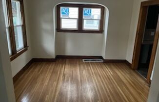 3 beds, 1 bath, $1,300