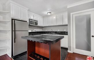 6226 1/2 DE LONGPRE AVE