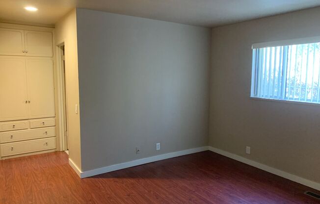 2 beds, 2 baths, $1,700, Unit 2520 Alamo Ave