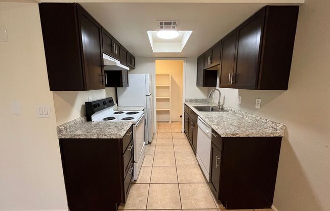 2 beds, 1 bath, 950 sqft, $1,299, Unit 106