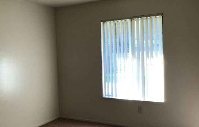 2 beds, 1 bath, 963 sqft, $1,525, Unit 127