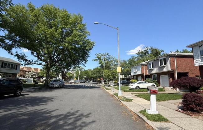 76 VALDEMAR AVE