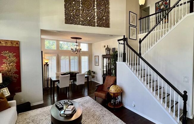 Beautiful 5 Bedroom/3 Bath 2 Story Home in Versailles Gated Community