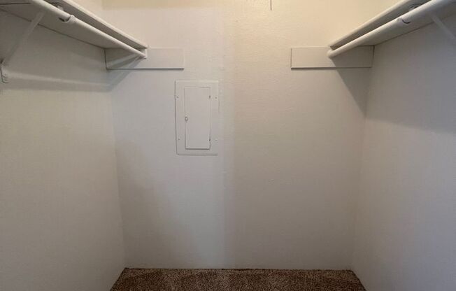 2 beds, 1 bath, 832 sqft, $1,150, Unit 506