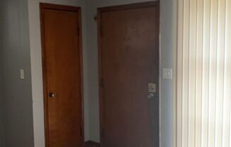 3 beds, 1 bath, $950