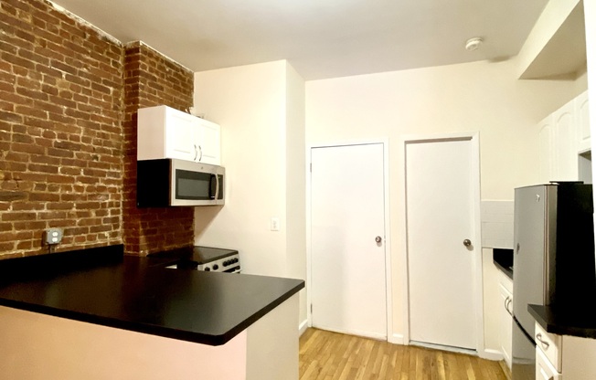 2 beds, 1 bath, $4,295, Unit 4W